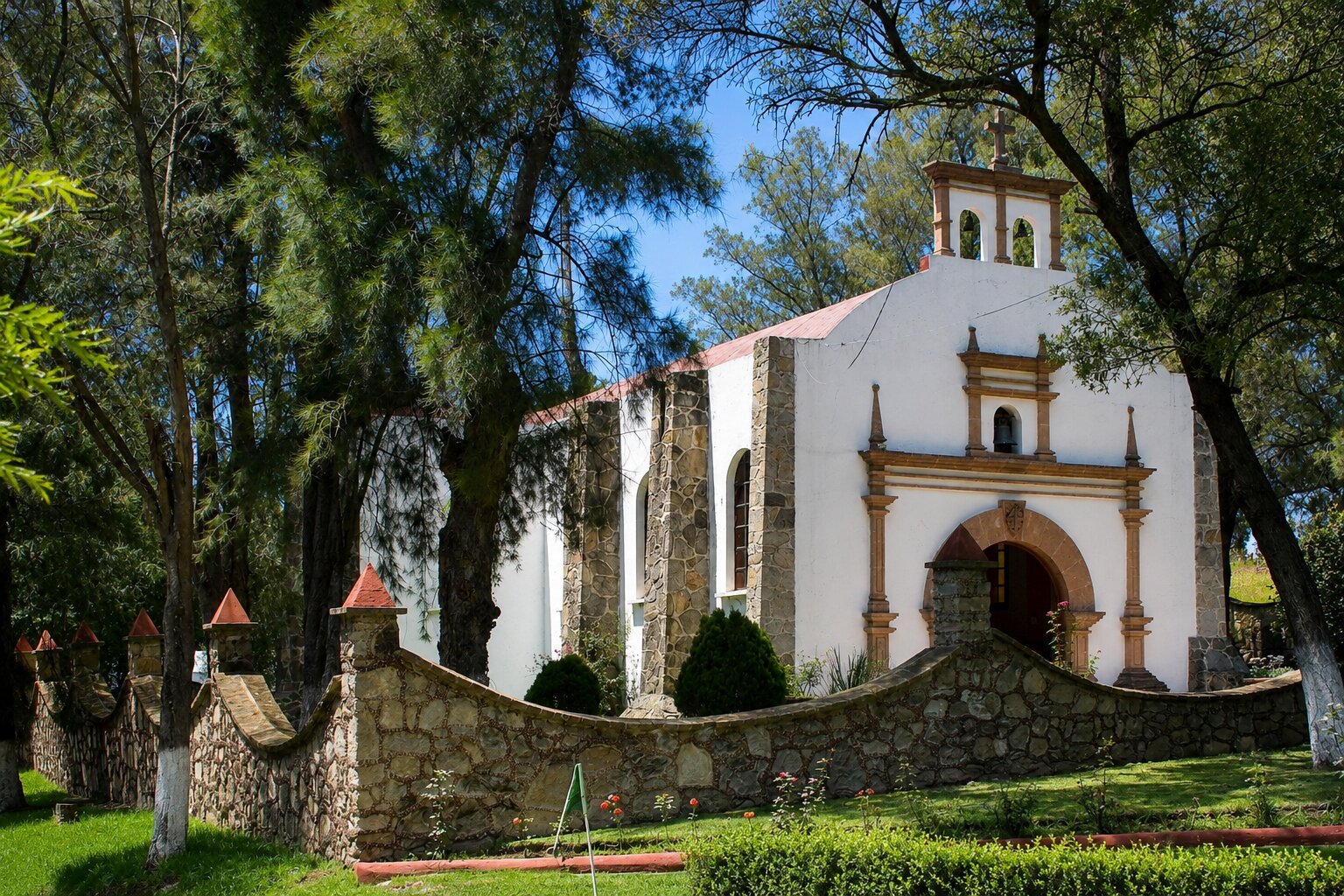 Capilla histórica de piedra de la Hacienda La Purísima